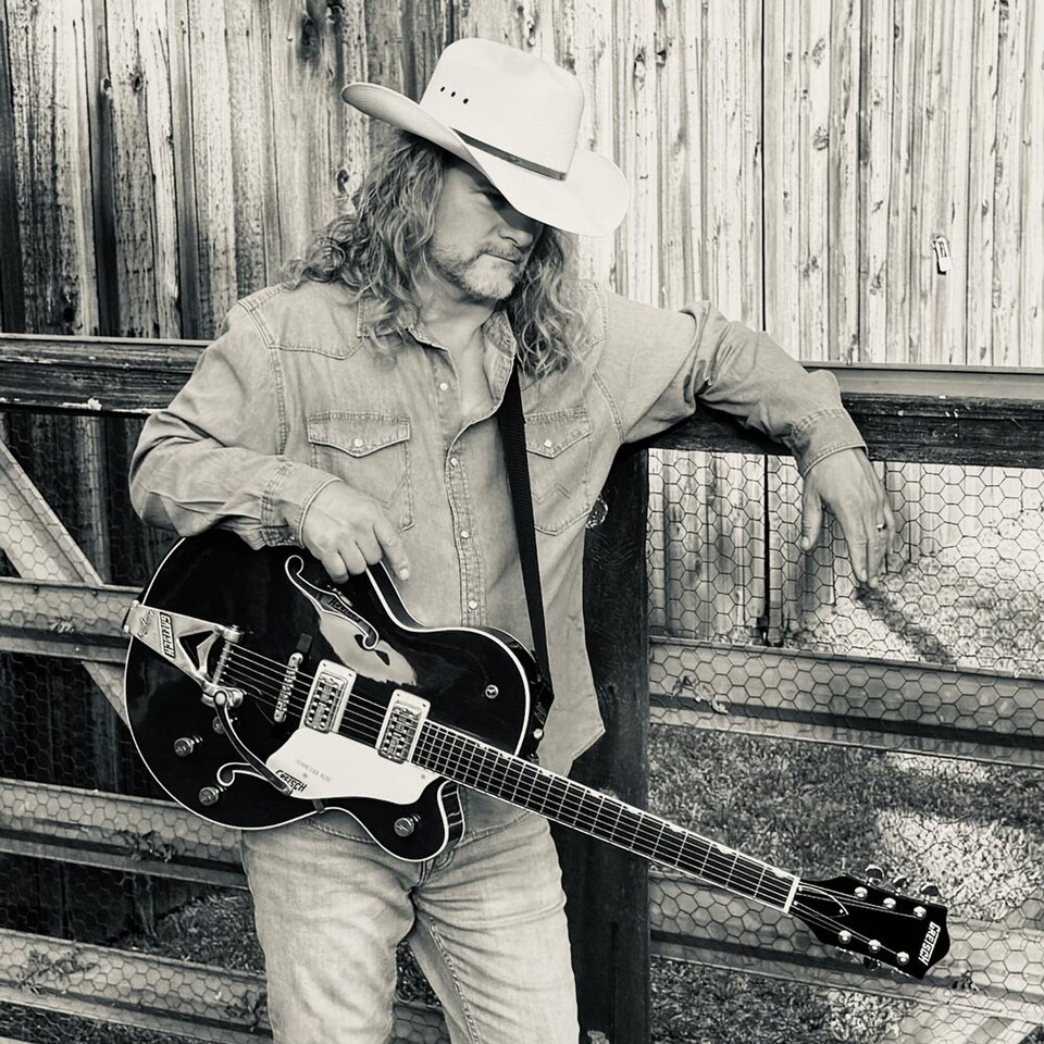 Frank Hannon con una guitarra
